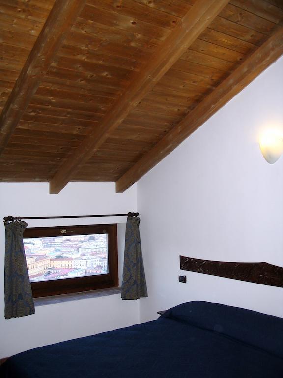 Guest House Pedamentina Nápoles Quarto foto